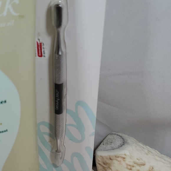 Pedicure foot bath w steel cuticle pusher